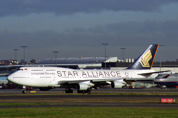 SINGAPORE AIRLINES BOEING 747 400 SYD RF 1947 8.jpg