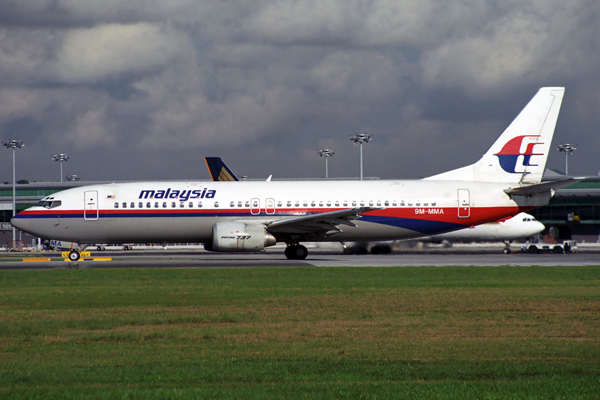 MALAYSIA BOEING 737 400 SIN RF 1412 35.jpg