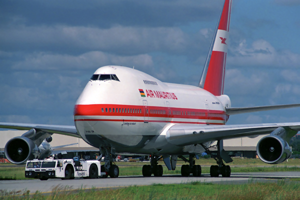 AIR MAURITIUS BOEING 747SP SYD RF 180 10.jpg