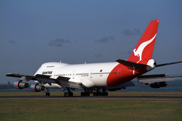 QANTAS BOEING 747 200 SYD RF 372 34.jpg