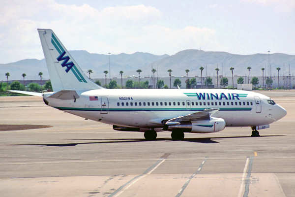 WINAIR BOEING 737 200 LAS RF 1276 14.jpg