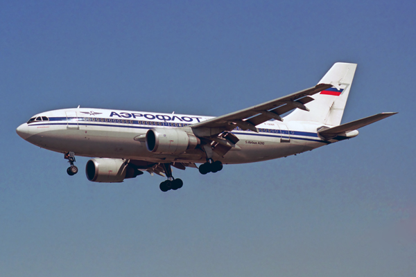 AEROFLOT AIRBUS A310 300 LHR RF 1290 1.jpg