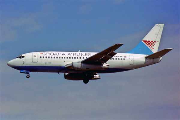 CROATIA AIRLINES BOEING 737 200 LHR RF 1288 2.jpg