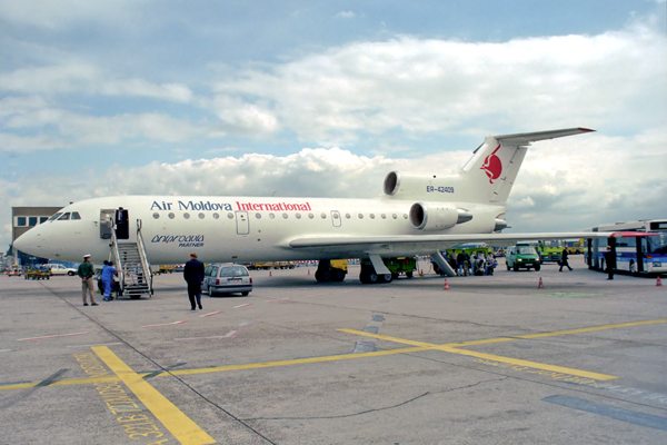 AIR MOLDOVA INTERNATIONAL YAK42 FRA RF 1295 7.jpg