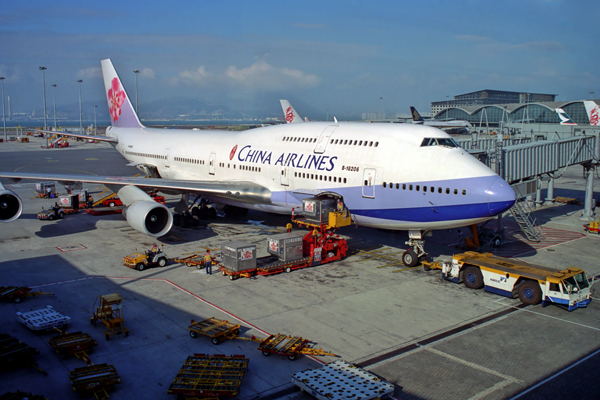 CHINA AIRLINES BOEING 747 400 HKG RF 1328 4.jpg
