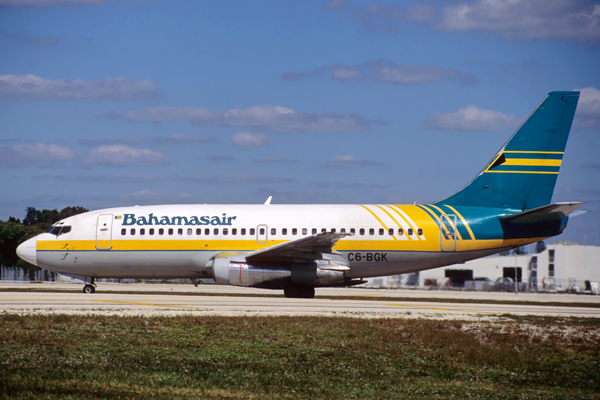 BAHAMASAIR BOEING 737 200 MIA RF V 4334.jpg