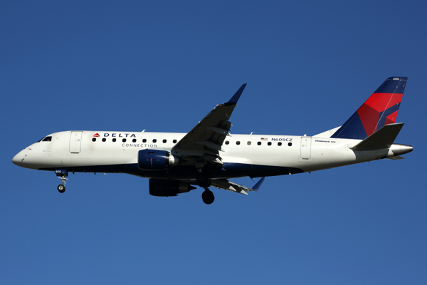 DELTA CONNCTION EMBRAER 175 LAX RF 5K5A7163.jpg