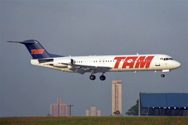 TAM FOKKER 100 CGH RF 1375 1.jpg