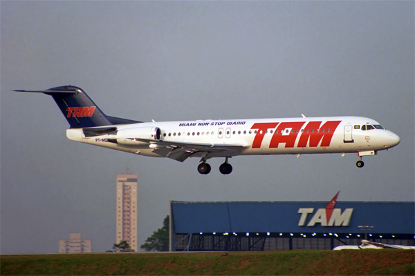 TAM FOKKER 100 CGH RF 1375 7.jpg