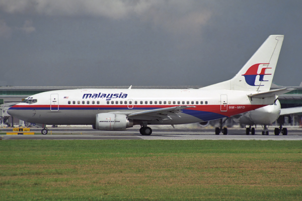 MALAYSIA BOEING 737 500 SIN RF 1413 32.jpg