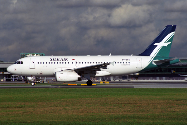 SILK AIR AIRBUS A319 SIN RF 1412 33.jpg