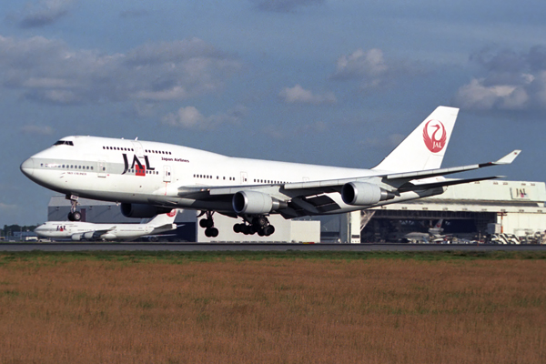 JAL JAPAN AIRLINES BOEING 747 400 NRT RF 1430 23.jpg