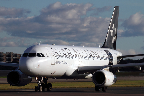 AIR NEW ZEALAND AIRBUS A320 SYD RF  IMG_4013.jpg