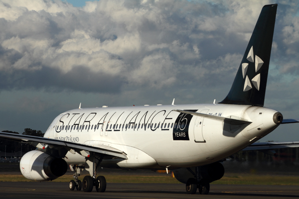 AIR NEW ZEALAND AIRBUS A320 SYD RF IMG_4014.jpg