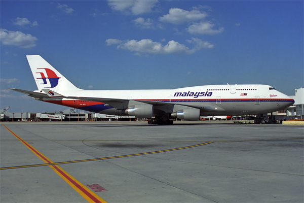 MALAYSIA BOEING 747 400 MEL RF 1462 30.jpg