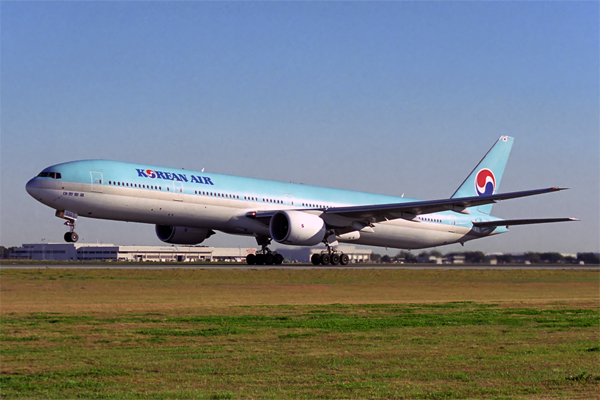 KOREAN AIR BOEING 777 300 BNE RF 1491 2.jpg