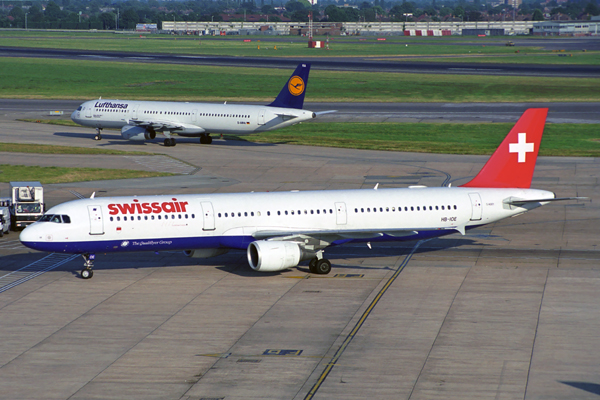 SWISSAIR LUFTHANSA AIRBUS A321s LHR RF 1535 22.jpg