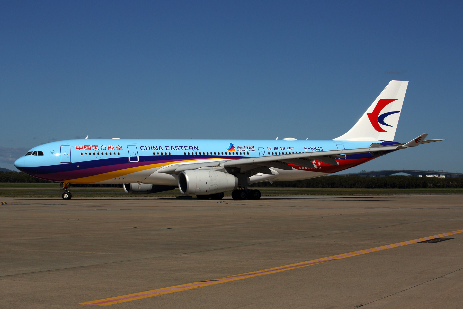 CHINA EASTERN AIRBUS A330 200 BNE RF 5K5A7572.jpg