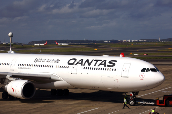 QANTAS AIRBUS A330 300 SYD RF 5K5A7664.jpg