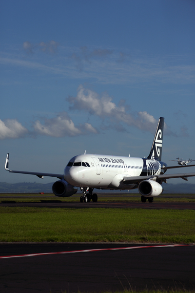 AIR NEW ZEALAND AIRBUS A320 AKL RF 5K5A8242.jpg