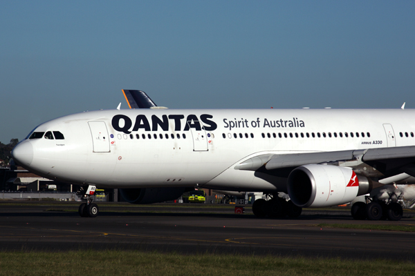 QANTAS AIRBUS A330 200 SYD RF 5K5A8480.jpg