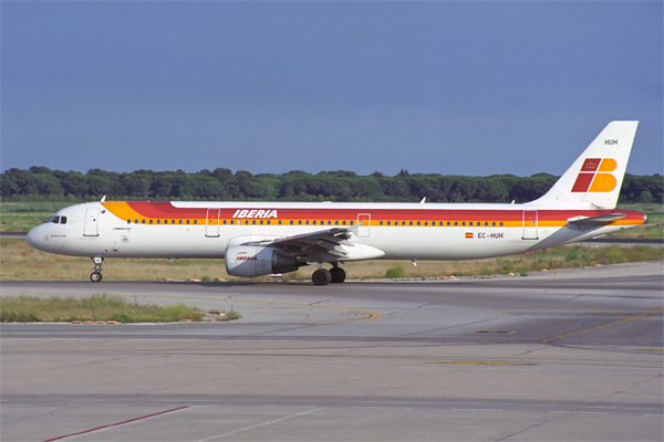 IBERIA AIRBUS A321 BCN RF 1544 13.jpg