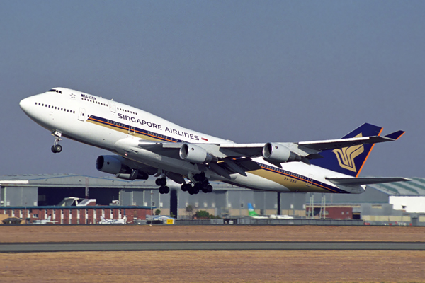 SINGAPORE AIRLINES BOEING 747 400 JNB RF 1568 36.jpg