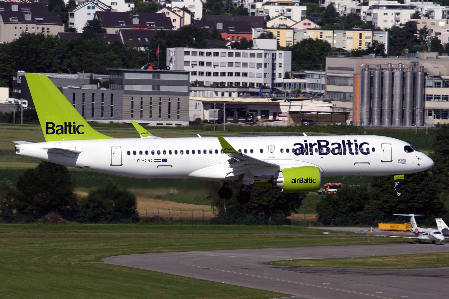 AIR BALTIC A220 300 ZRH RF 5K5A9690.jpg