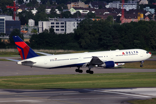 DELTA BOEING 767 400 ZRH RF 5K5A9621.jpg