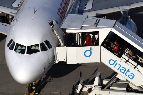 IBERIA AIRBUS A320 ZRH RF 5K5A9504.jpg