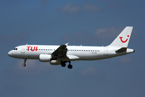 TUI AIRBUS A320 BRU RF 5K5A0035.jpg