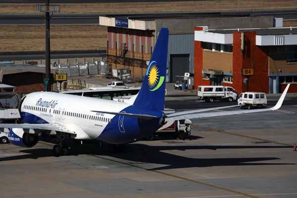 RWANDAIR BOEING 737 800 JNB RF 5K5A8727.jpg