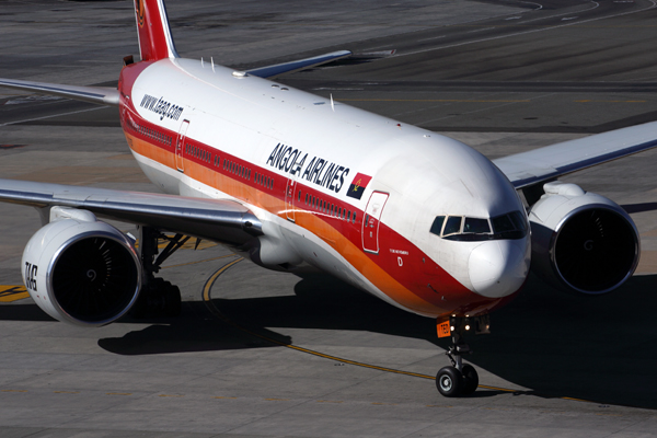 TAAG ANGOLA AIRLINES BOEING 777 200 JNB RF 5K5A8733.jpg