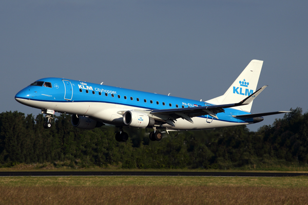 KLM CITY HOPPER EMBRAER 175 AMS RF 5K5A0285.jpg