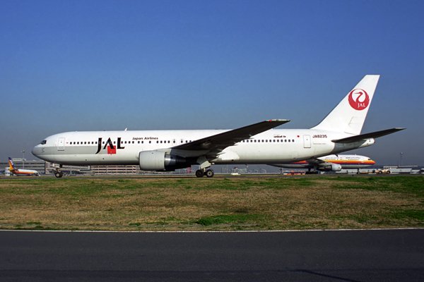 JAL JAPAN AIRLINES BOEING 767 300 HND RF 1605 1.jpg