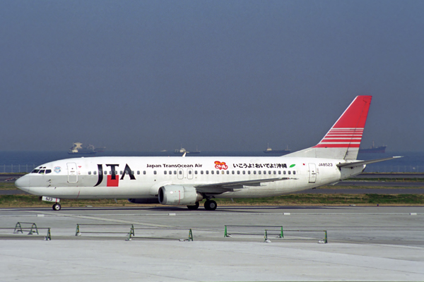 JAPAN TRANS OCEAN AIR BOEING 737 400 HND RF 1607 36.jpg