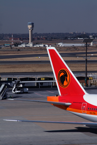 TAAG ANGOLA BOEING 777 300ER JNB RF IMG_2970.jpg