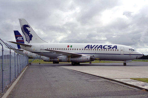 AVIACSA BOEING 737 200 CHC RF 1616 14.jpg