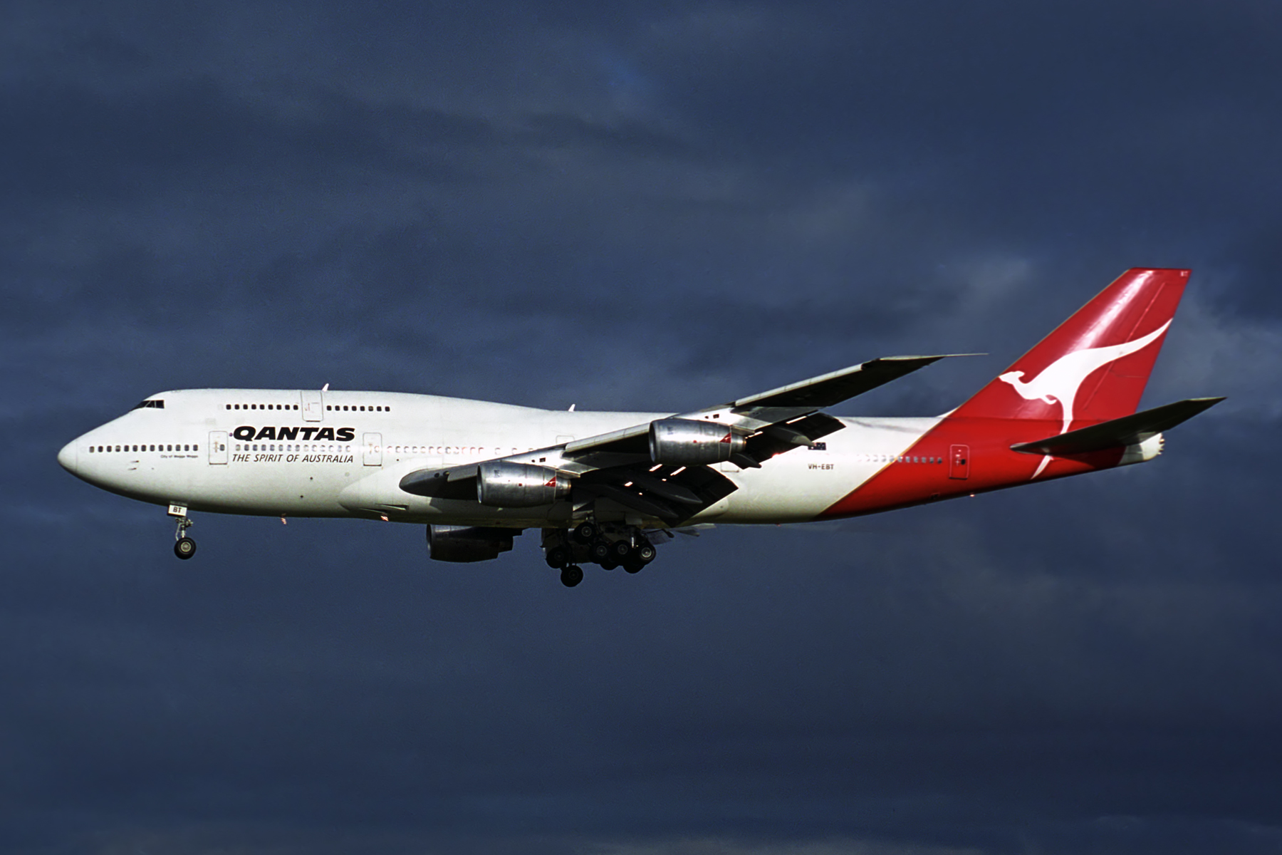 QANTAS BOEING 747 300 SYD RF 1617 34.jpg