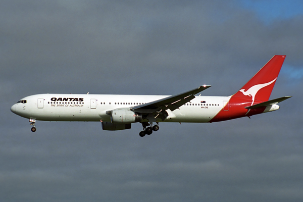 QANTAS BOEING 767 300 SYD RF 1618 36.jpg