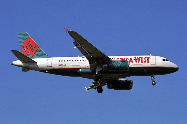 AMERICA WEST AIRBUS A319 JFK RF 1631 19.jpg