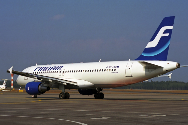 FINNAIR AIRBUS A320 HEL RF 1648 11.jpg