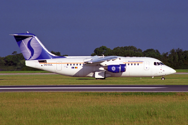 SN BRUSSELS AIRLINES AVRO RJ100 MAN RF 1642 5.jpg