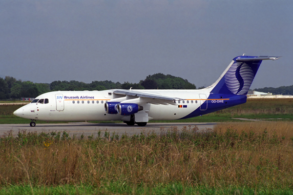 SN BRUSSELS AIRLINES AVRO RJ100 GVA RF 1657 1.jpg