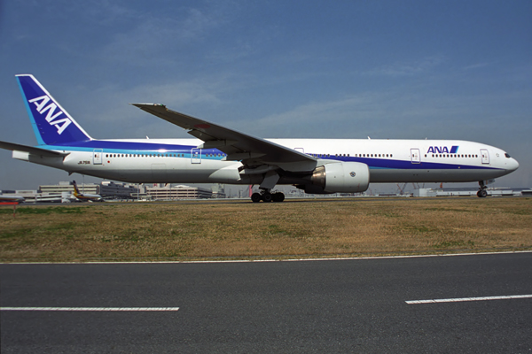 ANA BOEING 777 300 HND RF 1700 27.jpg