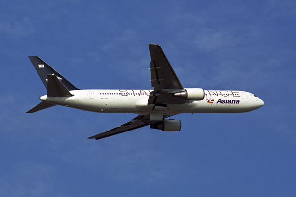 ASIANA BOEING 767 300 NRT RF 1704 12.jpg