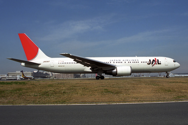 JAPAN AIRLINES JAL BOEING 767 300 HND RF 1700 31.jpg