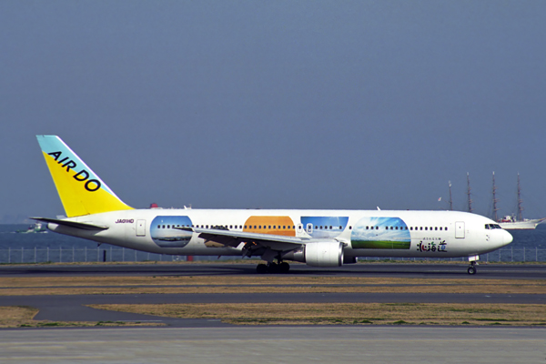 AIR DO BOEING 767 300 HND RF 1701 14.jpg