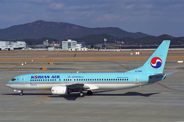 KOREAN AIR BOEING 737 800 ICN RF 1685 17.jpg