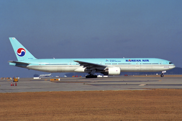 KOREAN AIR BOEING 777 300 ICN RF 1682 21.jpg